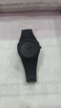 Black Minimalist Analog Wrist Aura Watch With Stainless Steel Strap And Butterfly Lock Non Waterproof